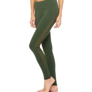 ALO Yoga ‘Luminous’ Motto Leggings